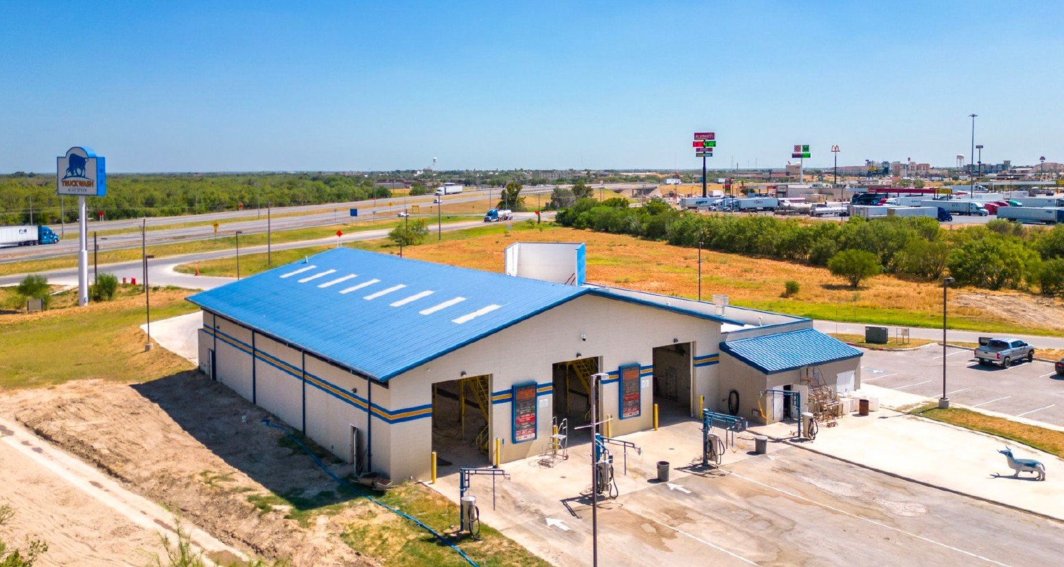 Blue Steer three bays with Flying J in the distance